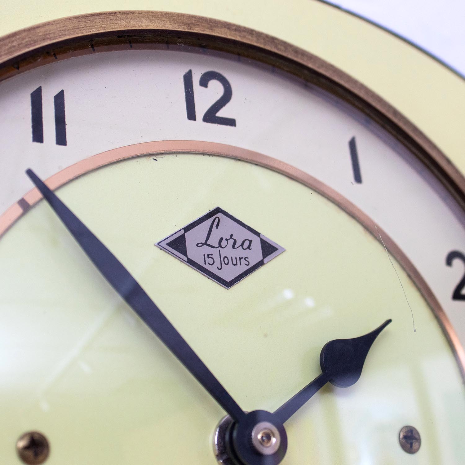 Vintage gelb-schwarze Küchenuhr 1950er "Lora 15 Jours" aus Frankreich