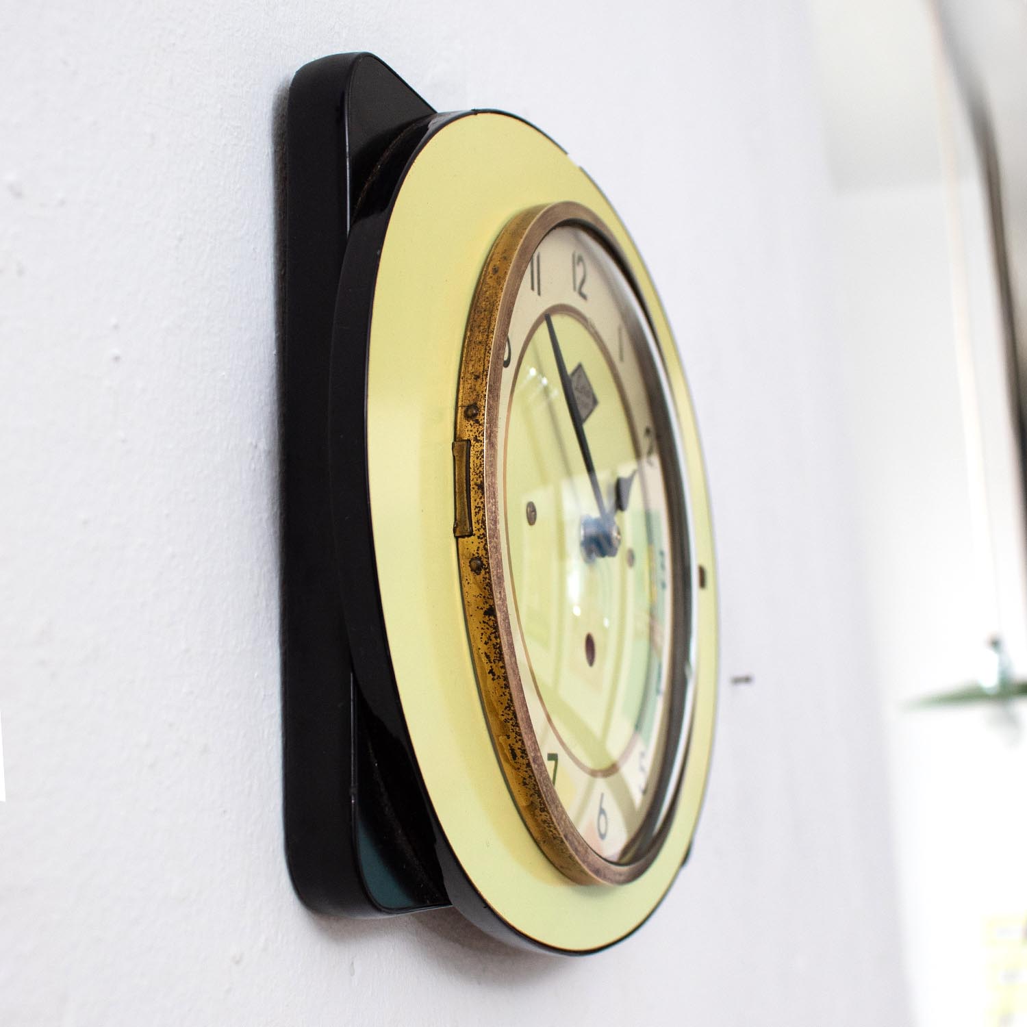 Vintage gelb-schwarze Küchenuhr 1950er "Lora 15 Jours" aus Frankreich