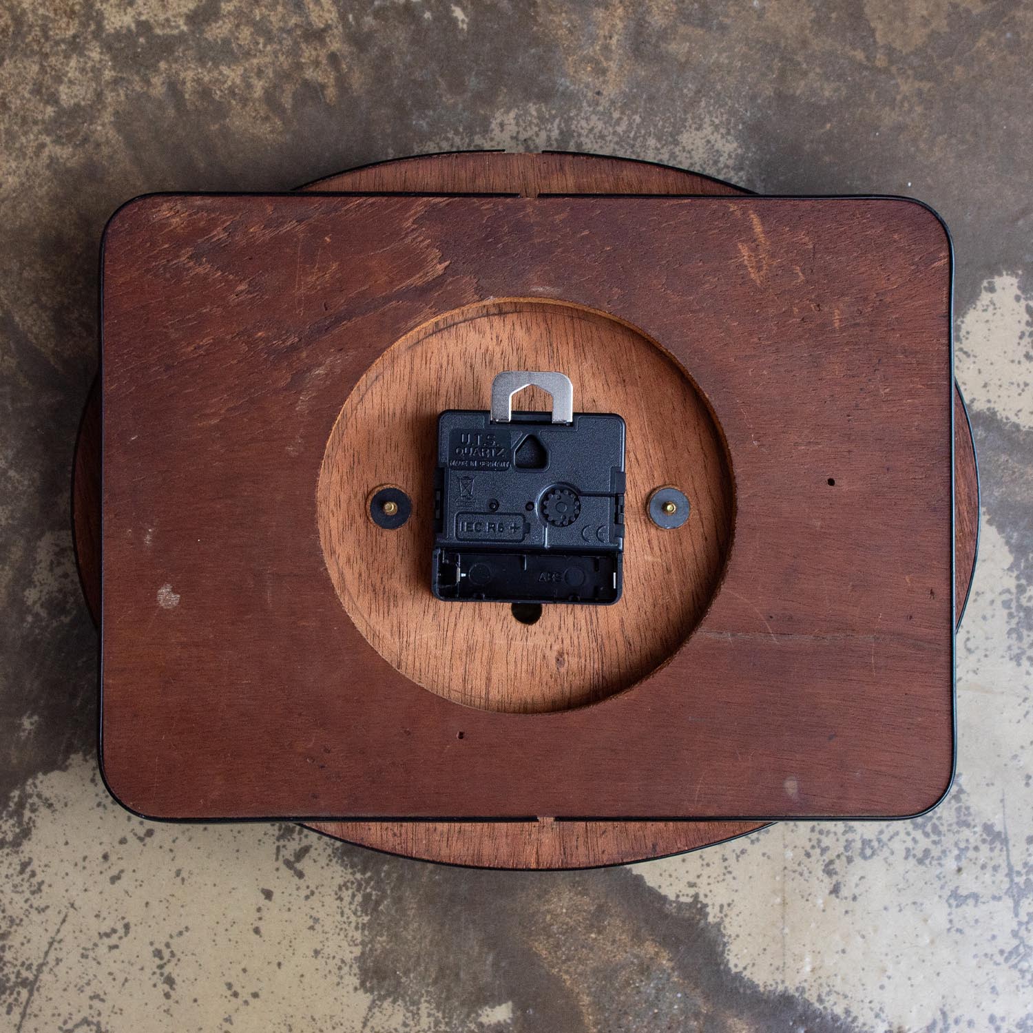 Vintage gelb-schwarze Küchenuhr 1950er "Lora 15 Jours" aus Frankreich